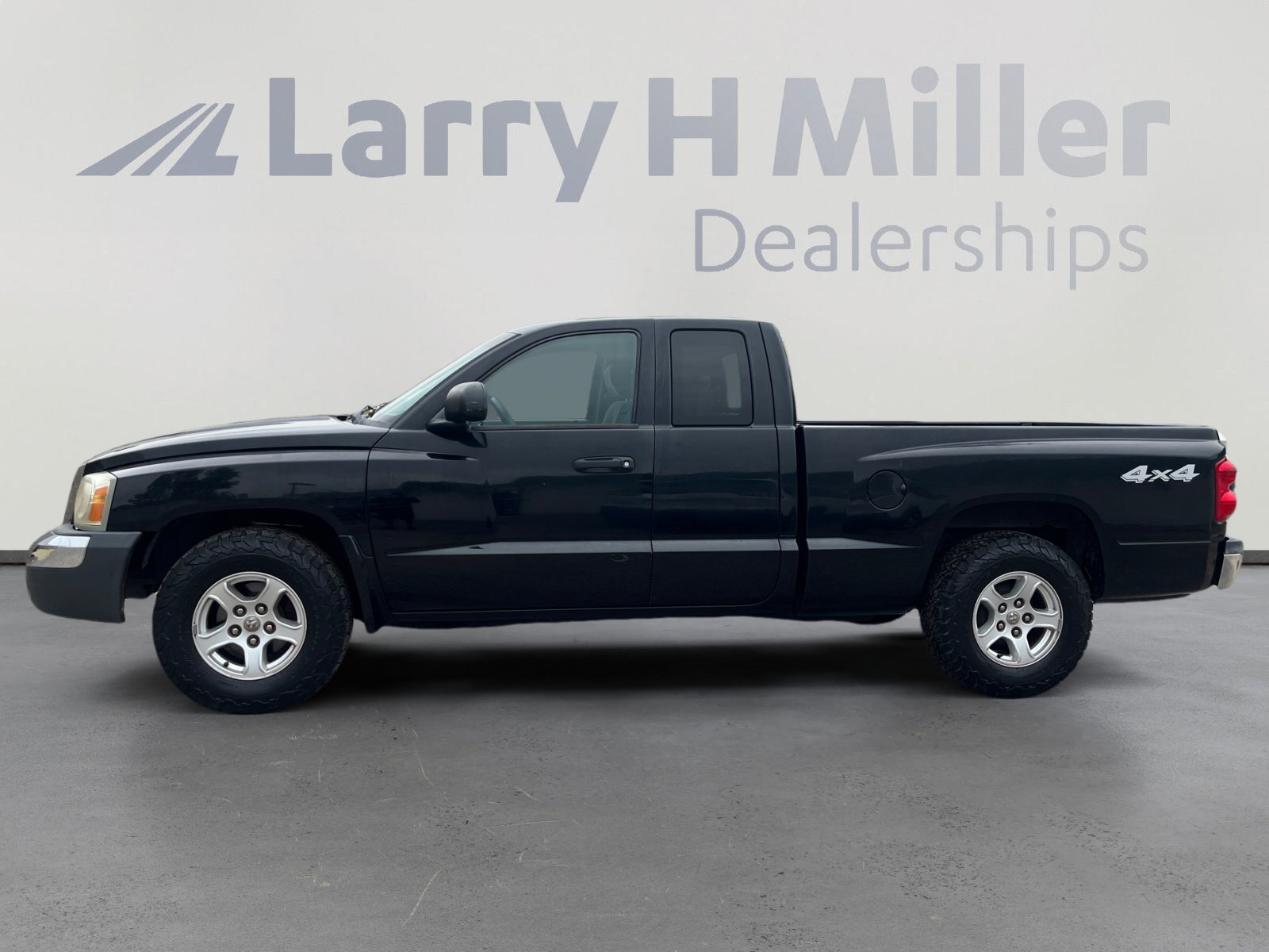 Used 2005 Dodge Dakota SLT image 2
