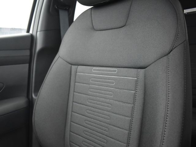 Used 2025 Hyundai Santa Cruz SE FWD image 11