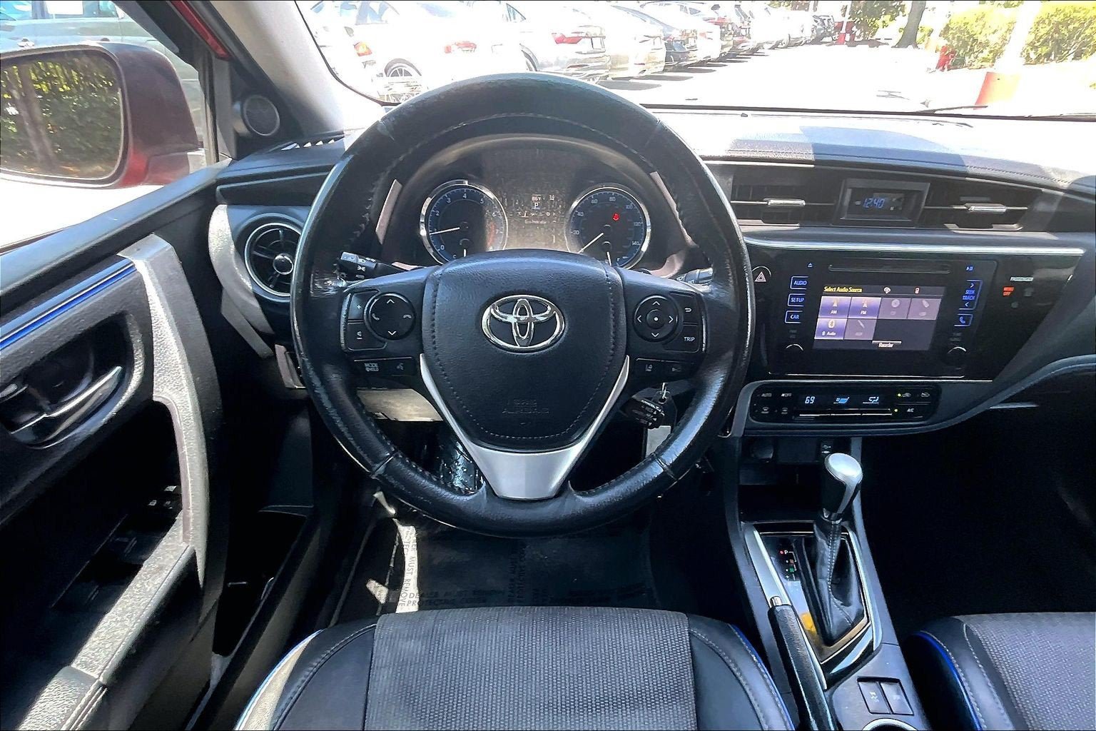 Used 2017 Toyota Corolla SE w/ Carpet Mat Package (TMS) FWD image 5
