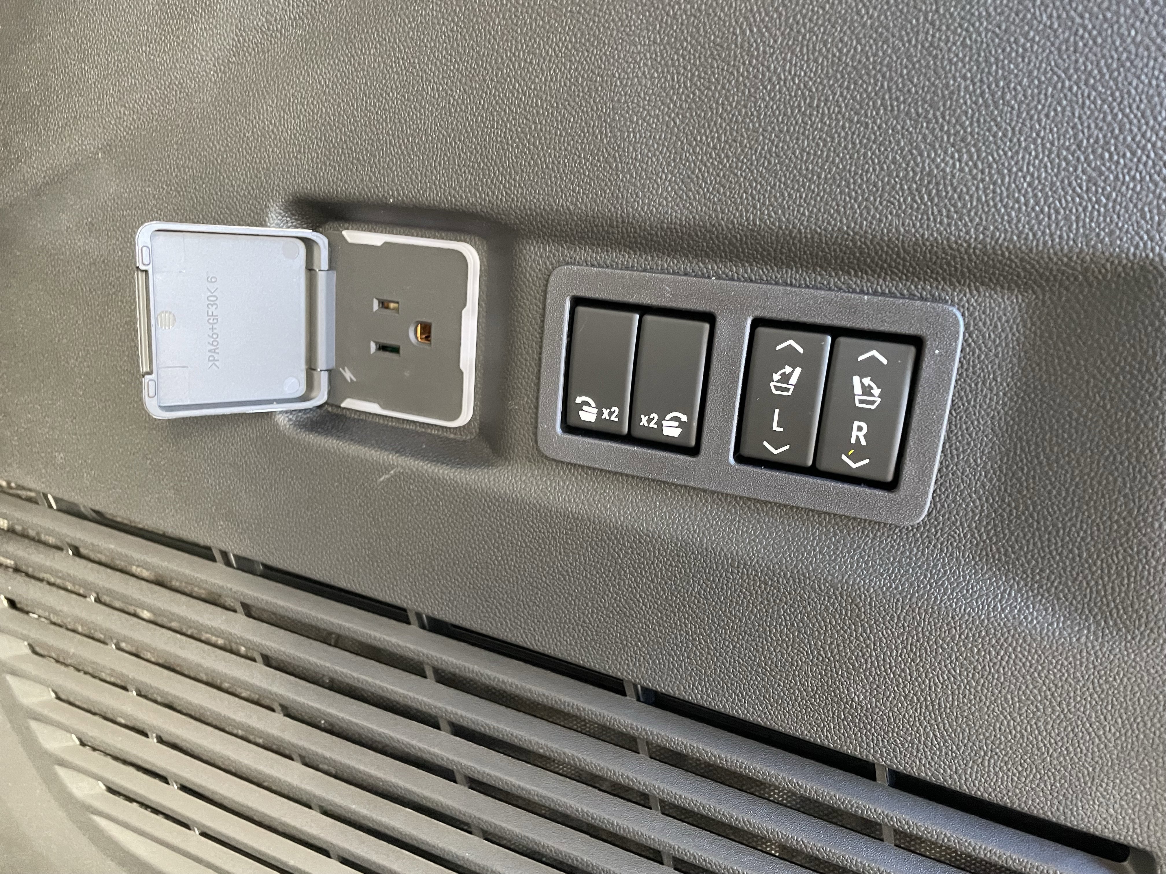 New 2026 GMC Yukon Denali w/ Sun & Power Step Package image 11