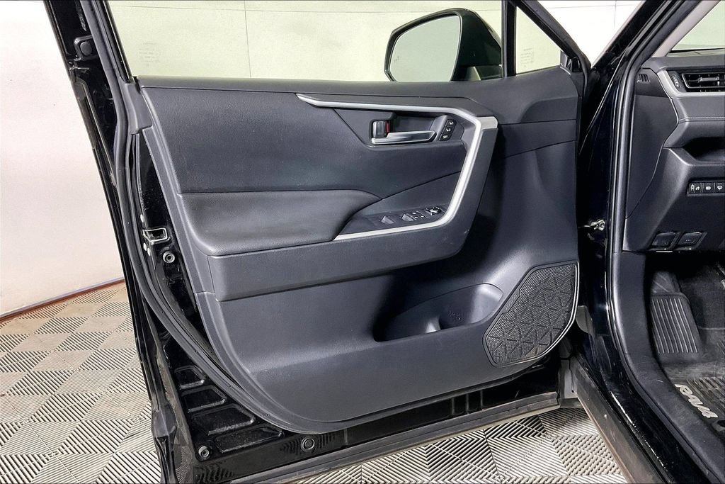 Used 2019 Toyota RAV4 XLE Premium w/ Cold Weather Package AWD/4WD image 22