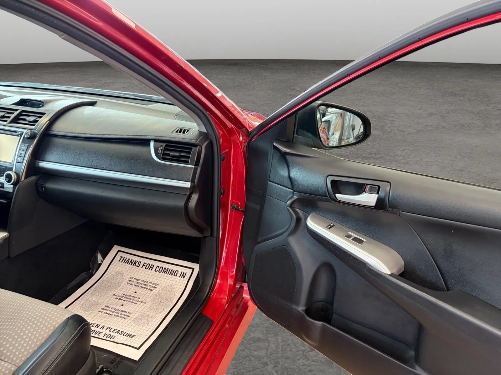 Used 2014 Toyota Camry SE FWD image 19