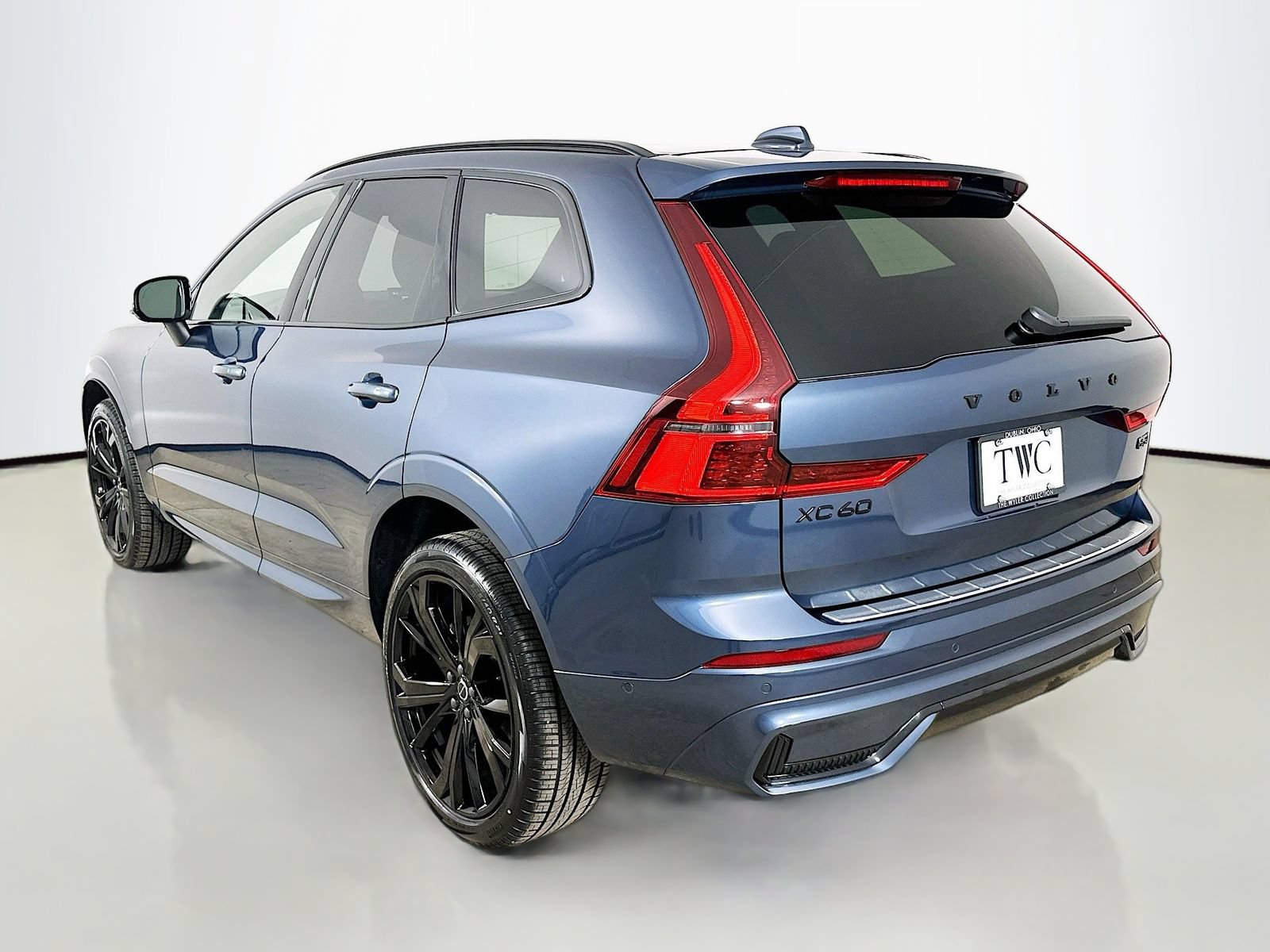 New 2026 Volvo XC60 B5 Ultra w/ Protection Package Premier AWD/4WD image 7
