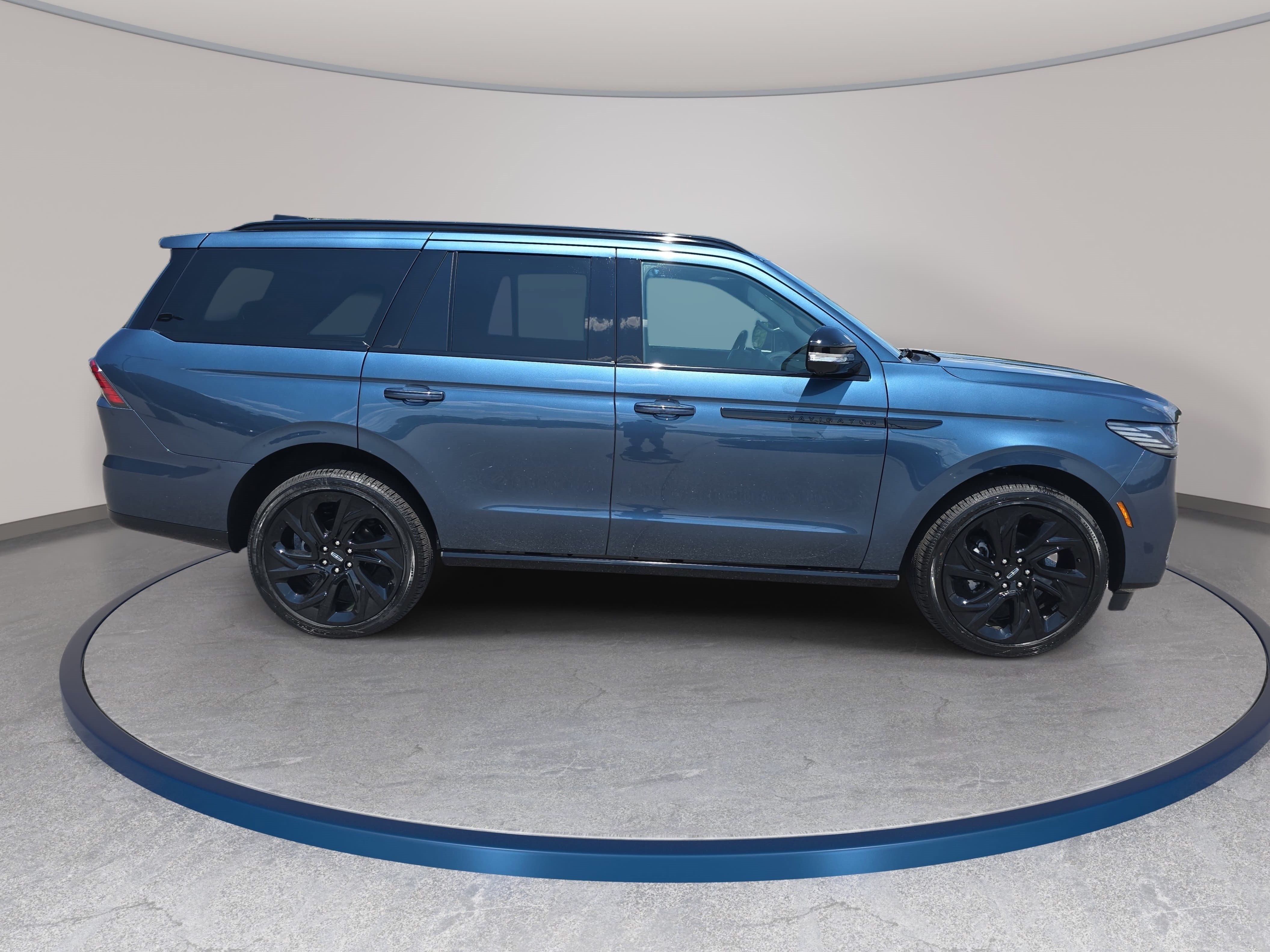 New 2027 Lincoln Navigator Reserve w/ Jet Appearance Package AWD/4WD image 4