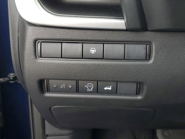 Used 2025 Nissan Rogue SV image 28