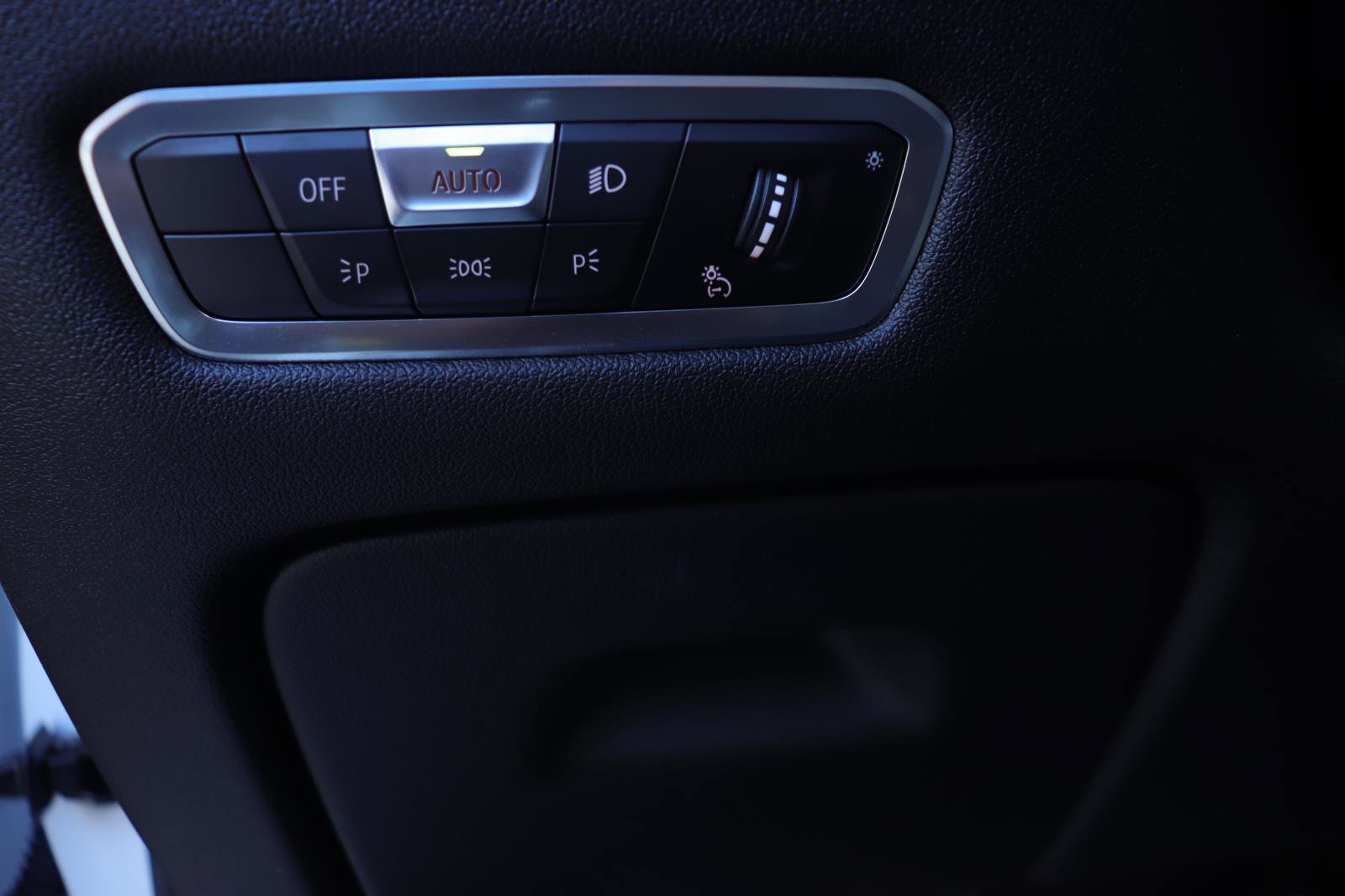 Used 2022 BMW X5 xDrive40i w/ M Sport Package image 27