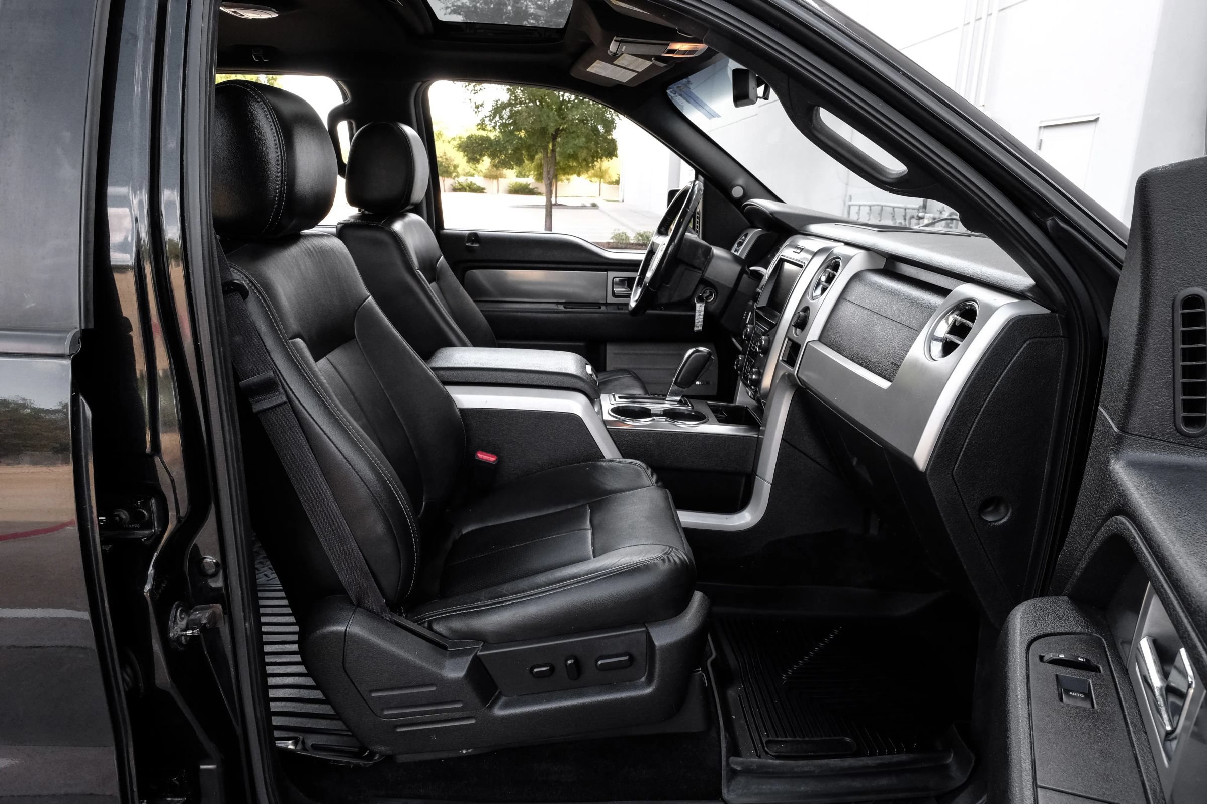 Used 2014 Ford F150 FX4 w/ Equipment Group 402A Luxury AWD/4WD image 38