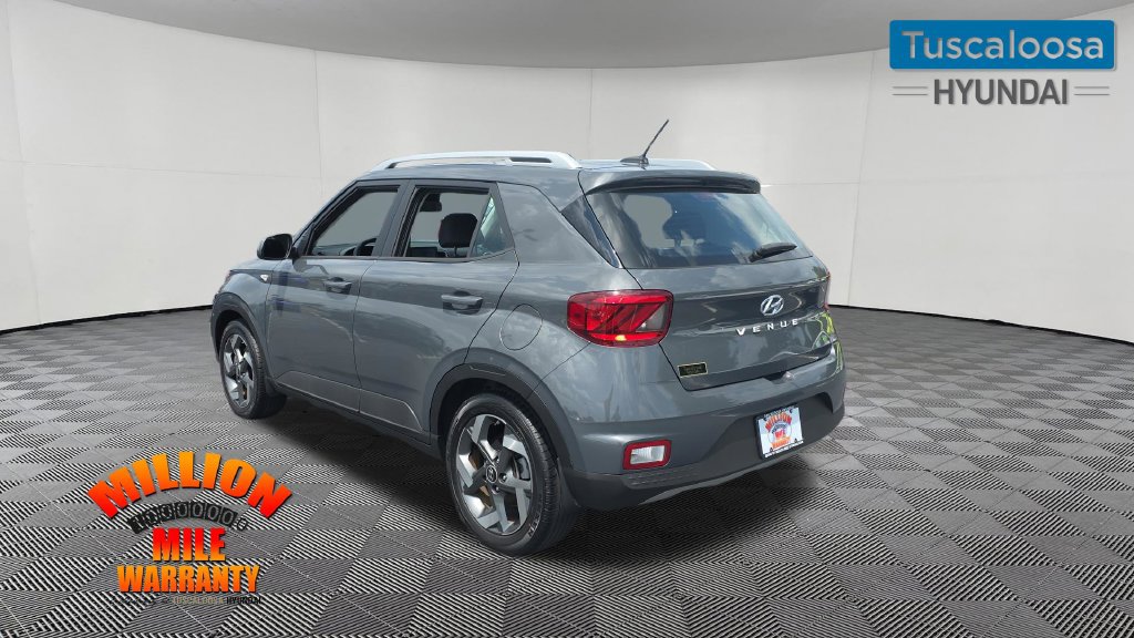 Used 2023 Hyundai Venue SEL FWD image 5