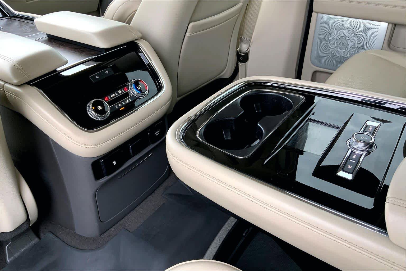 Used 2019 Lincoln Navigator Reserve AWD/4WD image 36