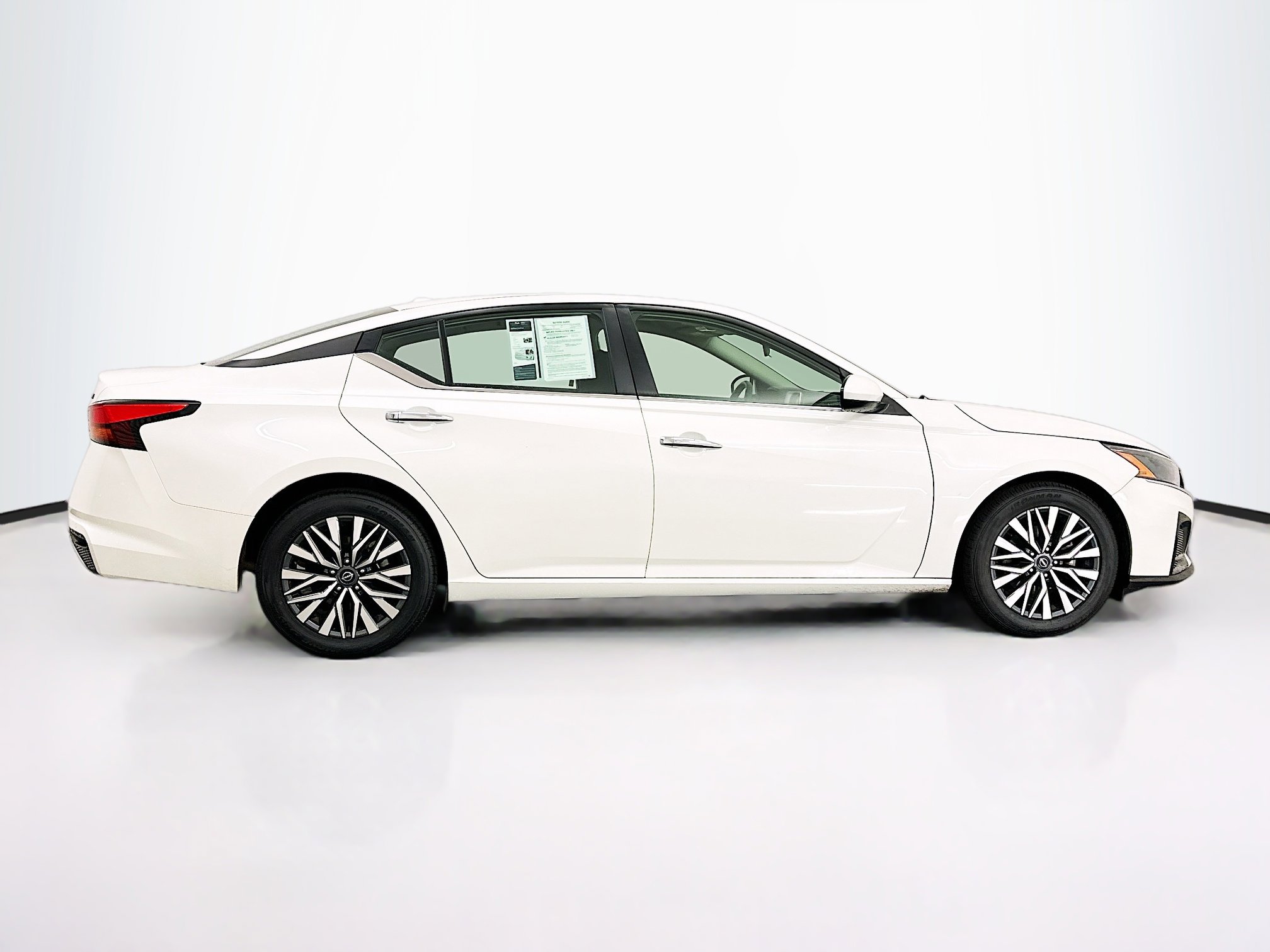 Used 2023 Nissan Altima 2.5 SV image 10