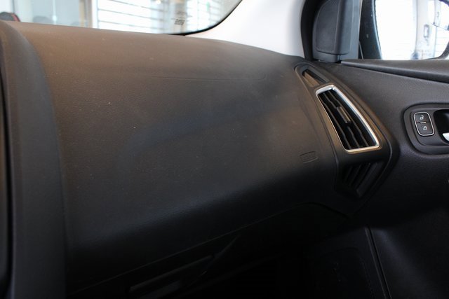 Used 2018 Ford Focus Titanium image 17
