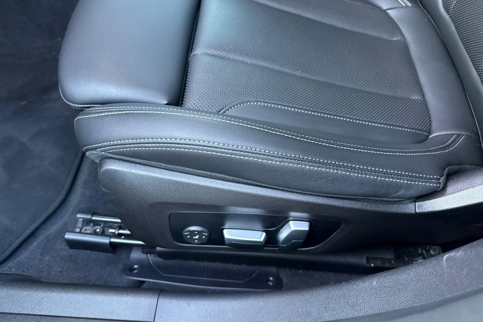 Certified 2023 BMW 330e w/ Convenience Package image 14