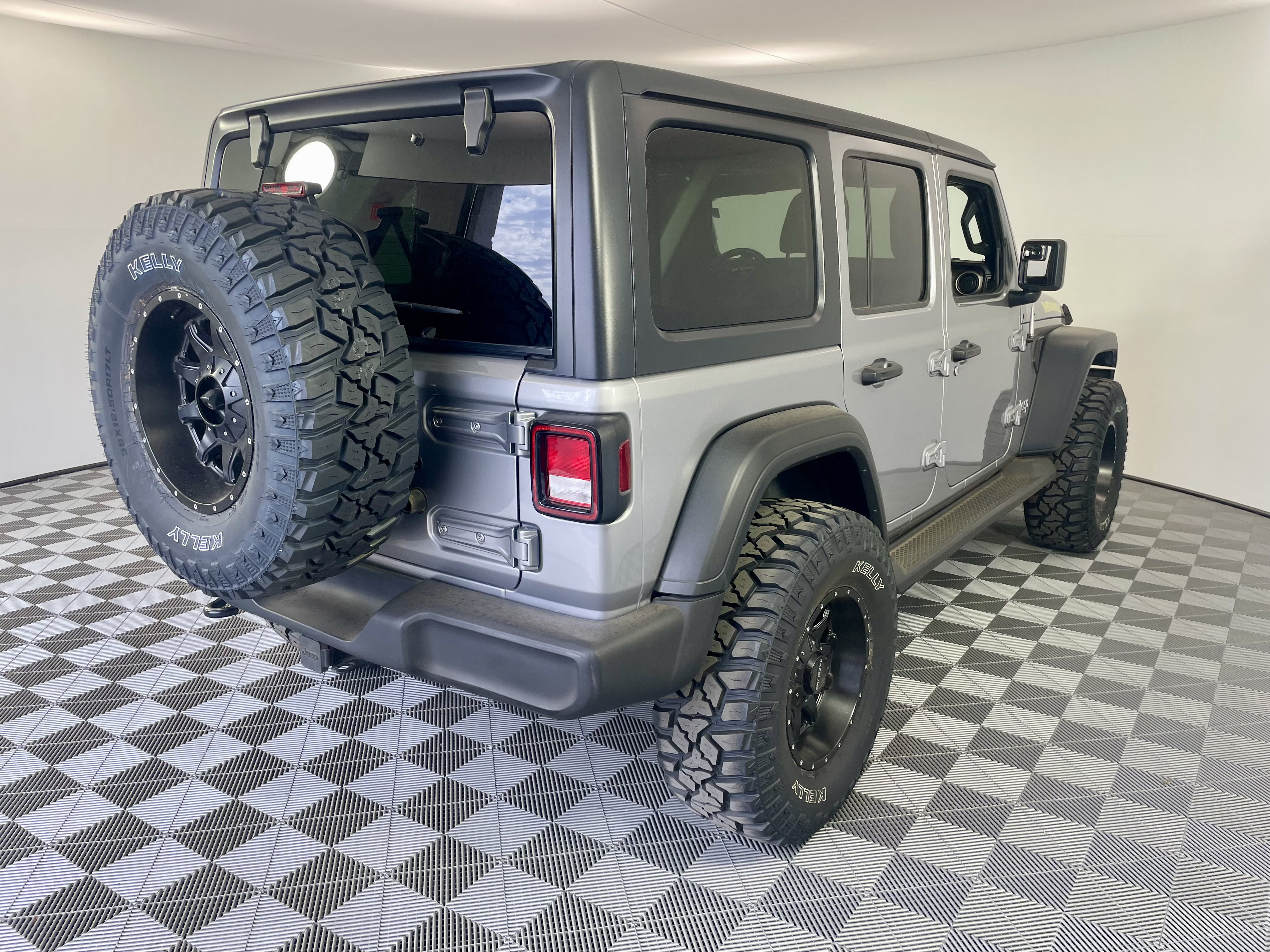 Used 2018 Jeep Wrangler Unlimited Sport S AWD/4WD image 5