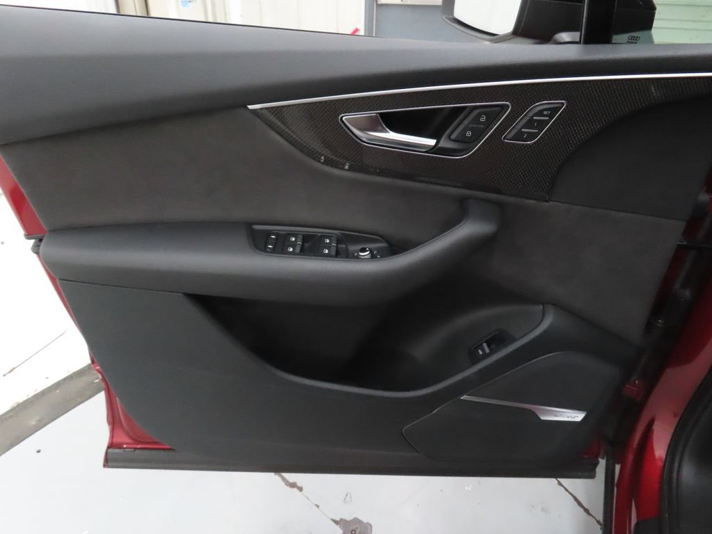 Used 2020 Audi SQ7 Premium Plus w/ SQ7 Black Optic Package AWD/4WD image 9