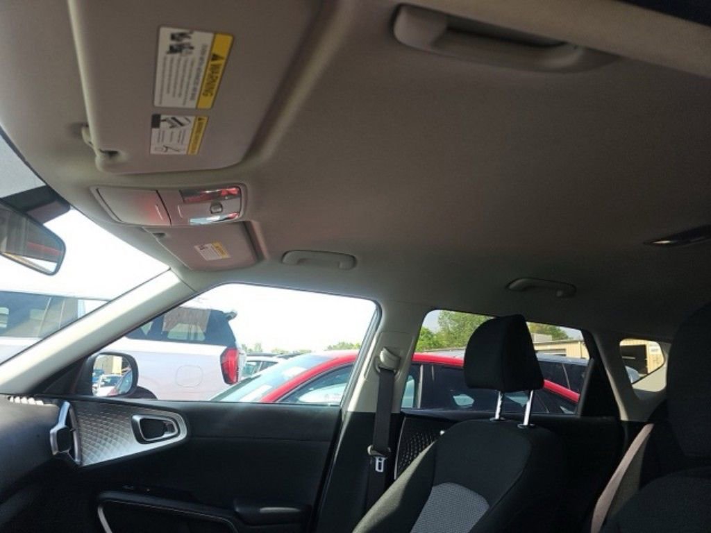 Used 2025 Kia Soul LX FWD image 16