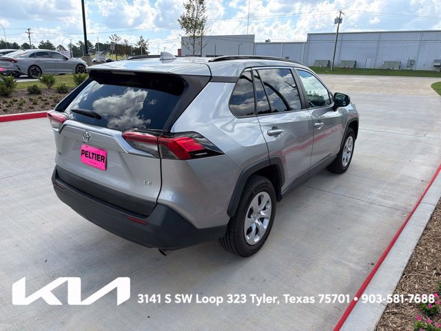 Used 2019 Toyota RAV4 LE FWD image 9
