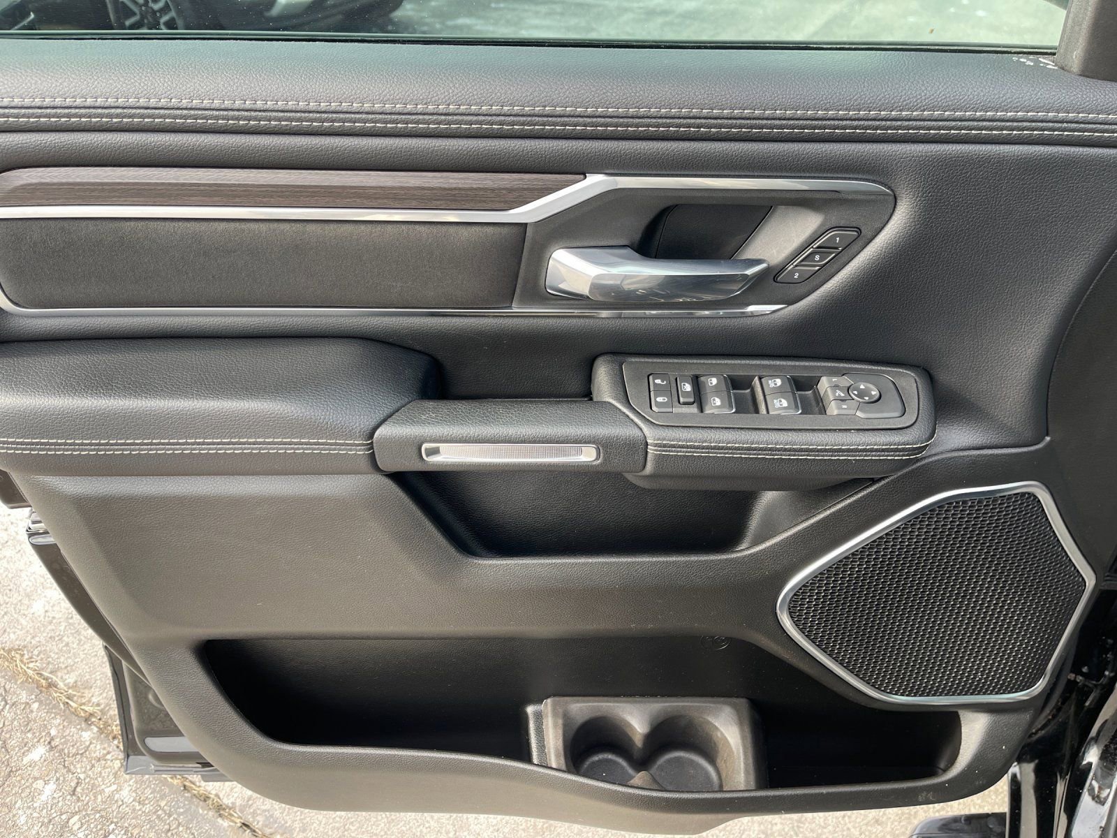 Used 2025 RAM 1500 Laramie w/ Sport Appearance Package image 12