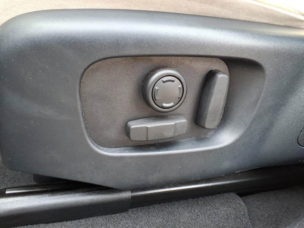 Used 2020 Land Rover Range Rover Velar S image 5