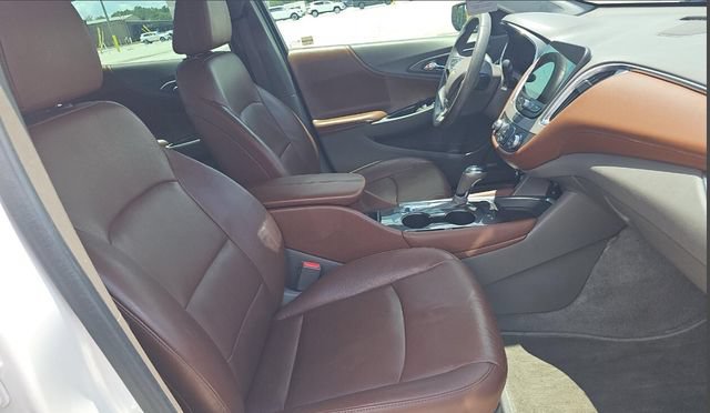 Used 2016 Chevrolet Malibu LT w/ Leather Package FWD image 5