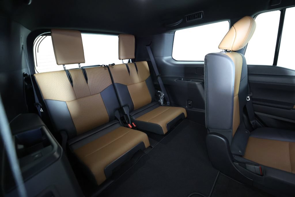 Used 2025 Lexus GX 550 w/ Accessory Package (2T) AWD/4WD image 12