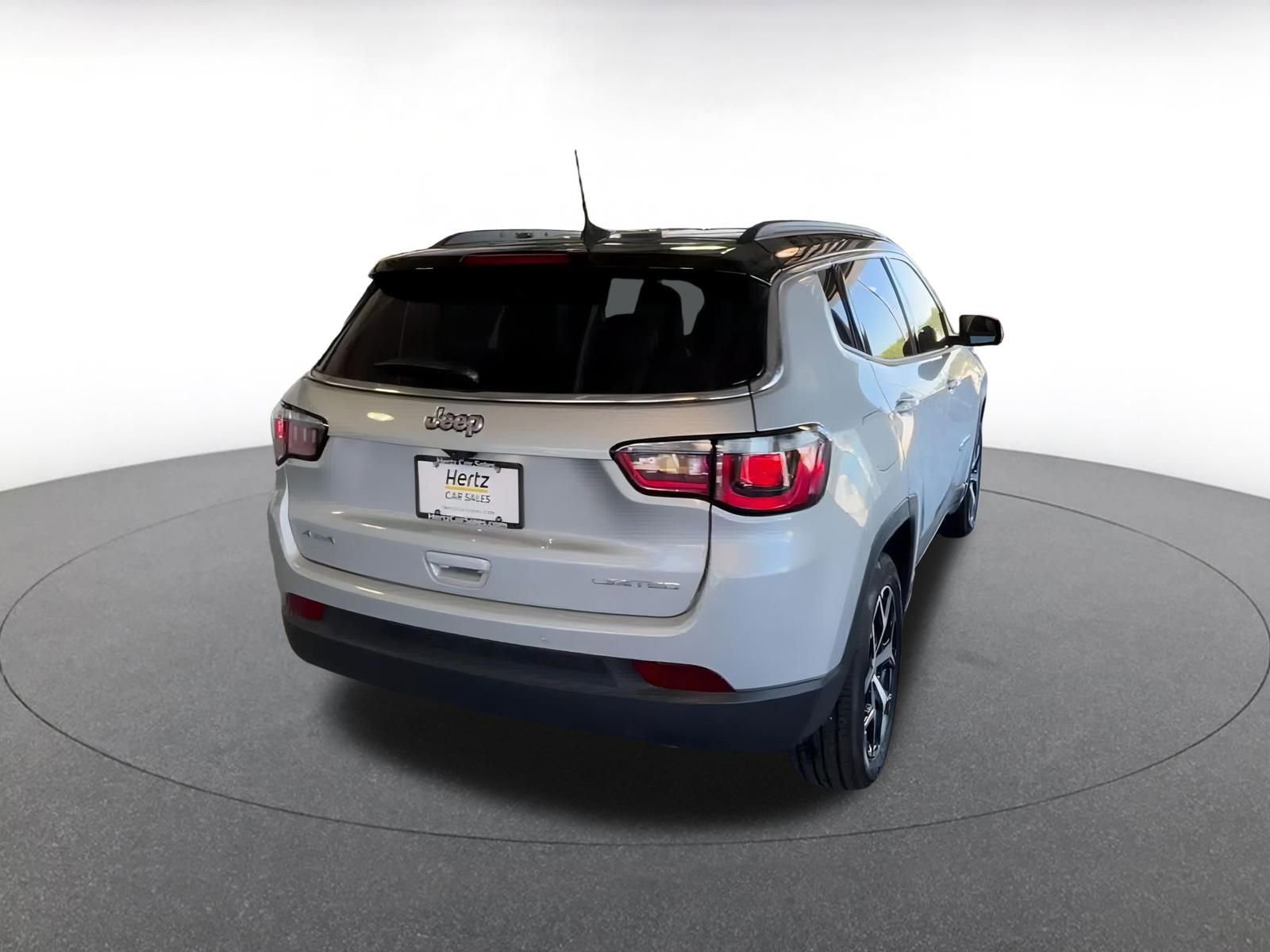 Used 2025 Jeep Compass Limited image 13