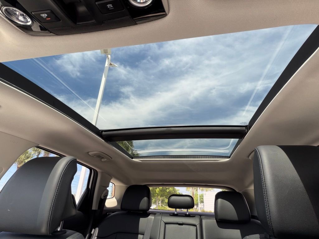 Used 2025 Kia Sportage SX image 22