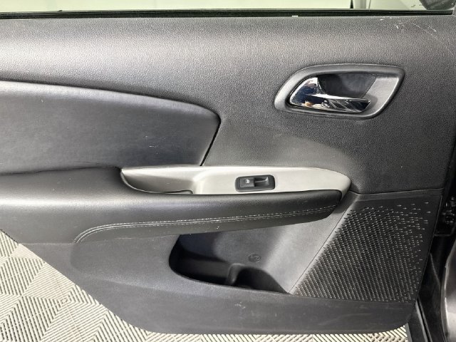 Used 2019 Dodge Journey SE w/ Blacktop Package FWD image 22