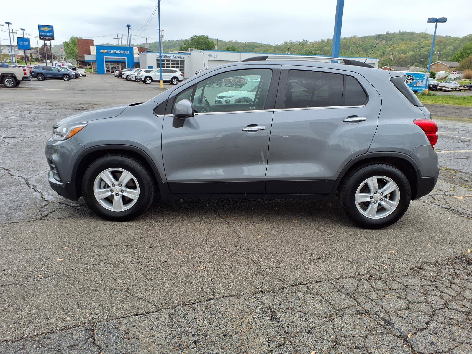 Used 2019 Chevrolet Trax LT w/ LT Convenience Package FWD image 3