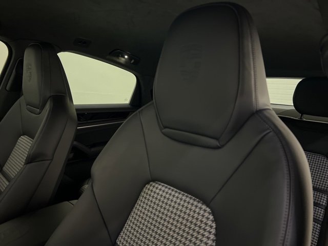 Used 2024 Porsche Cayenne Coupe image 35