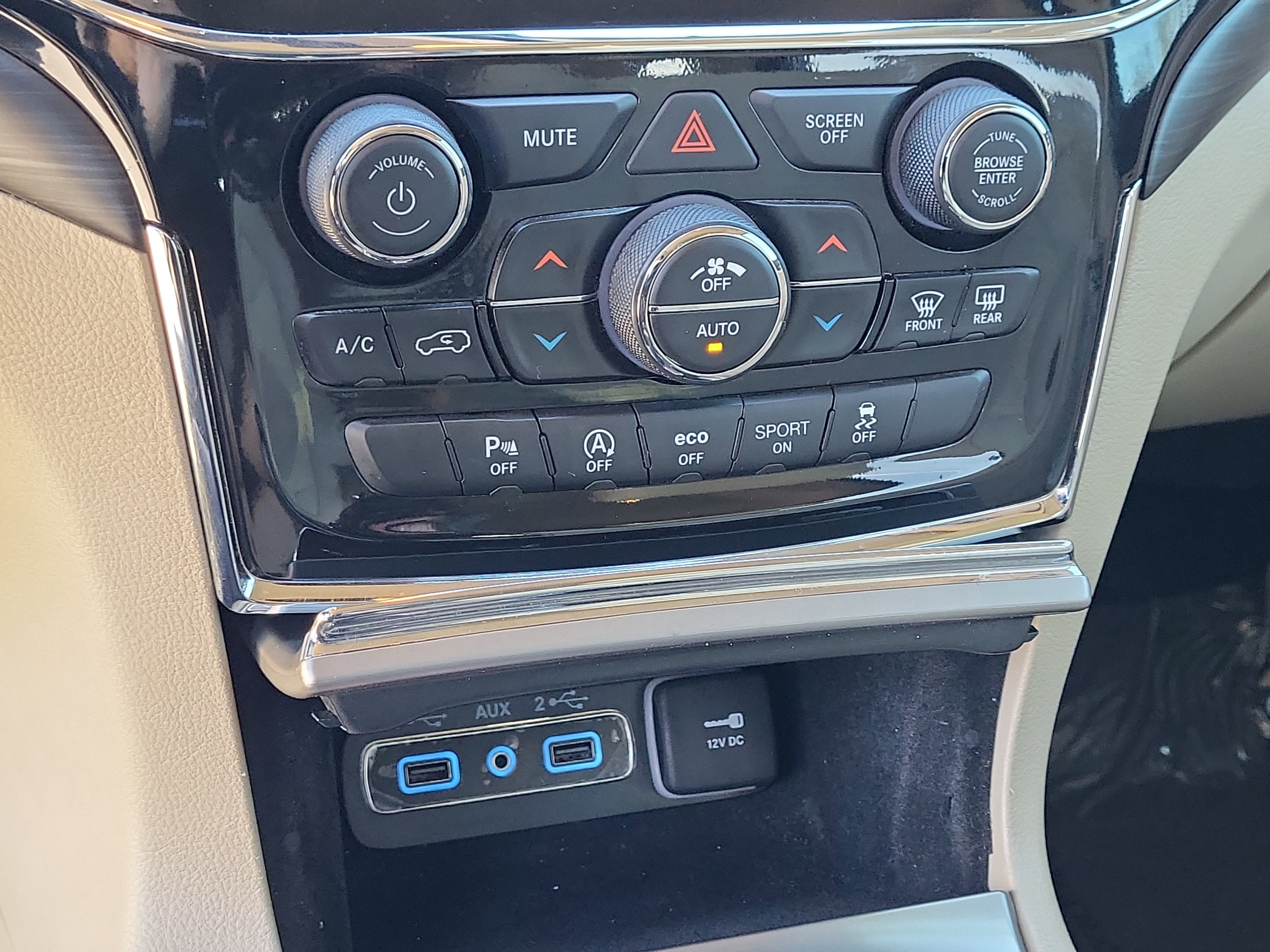 Used 2022 Jeep Grand Cherokee Laredo E w/ Security & Convenience Group image 15