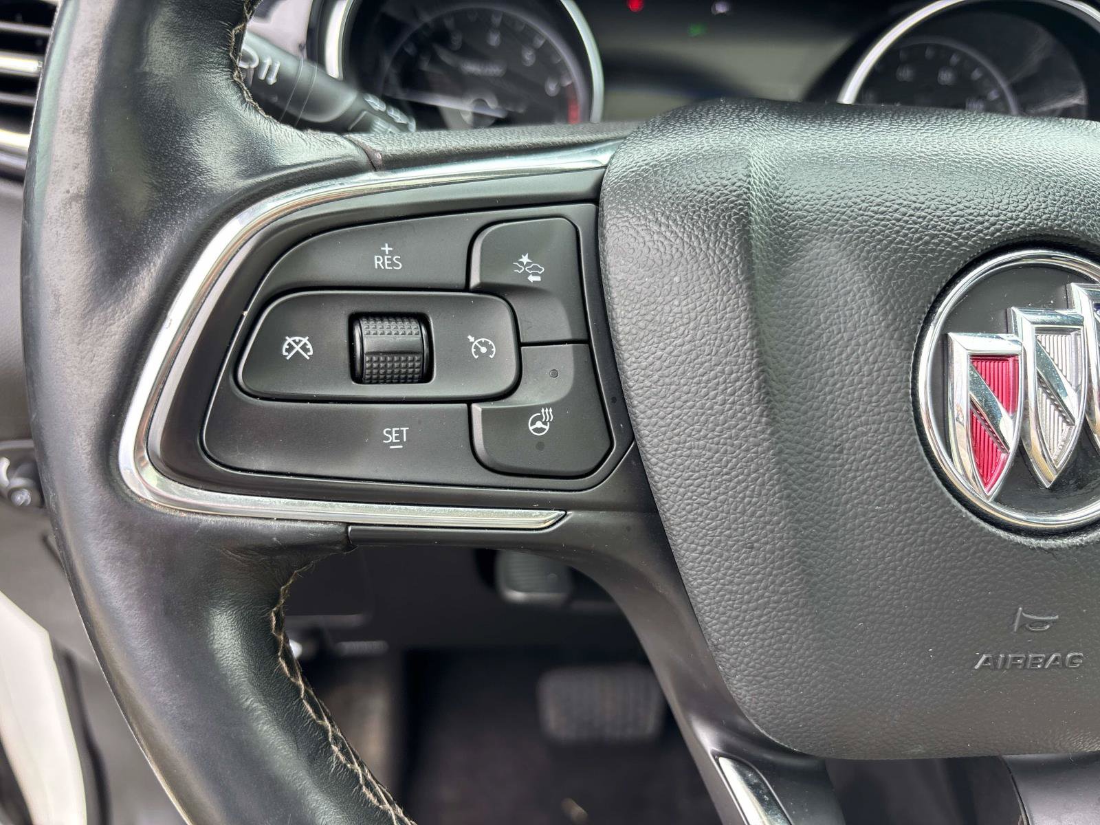 Used 2022 Buick Encore GX Essence w/ Experience Buick Package AWD/4WD image 21