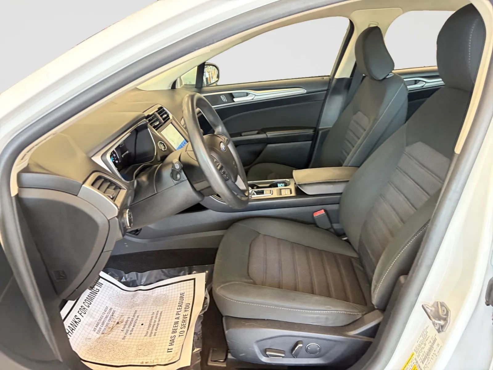 Used 2020 Ford Fusion SE FWD image 12