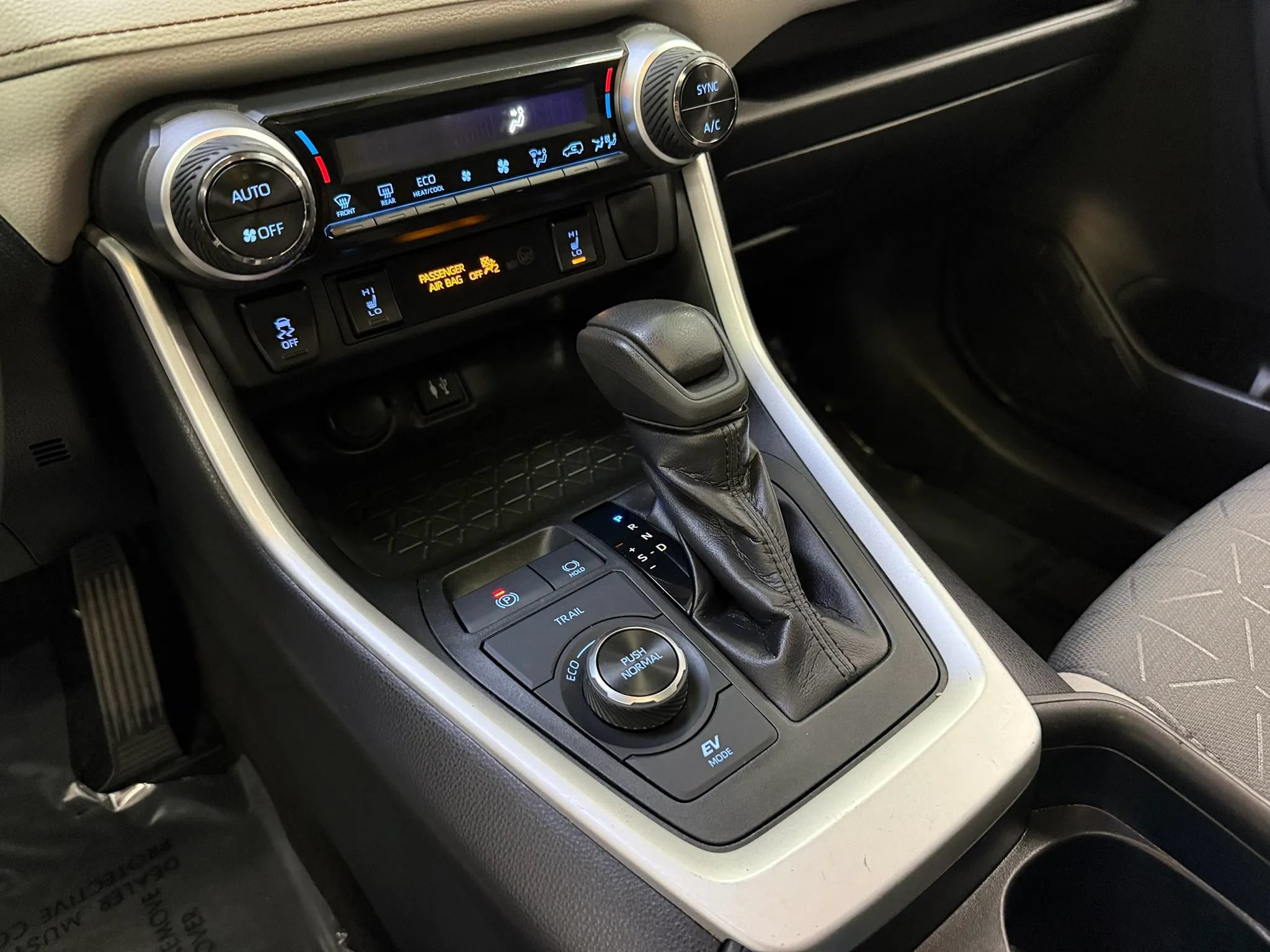Used 2019 Toyota RAV4 XLE AWD/4WD image 19