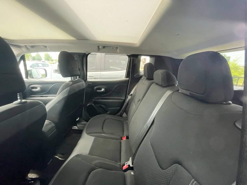 Used 2023 Jeep Renegade Altitude w/ Sun/Sound Group AWD/4WD image 6