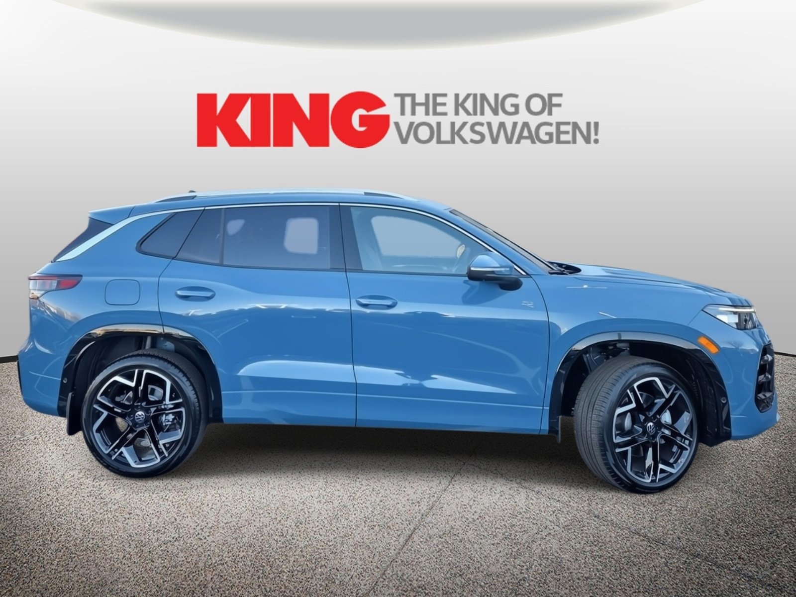 New 2026 Volkswagen Tiguan SEL R-Line image 2