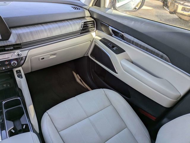 Used 2024 Kia Telluride EX w/ EX Captain's Chair Package image 20