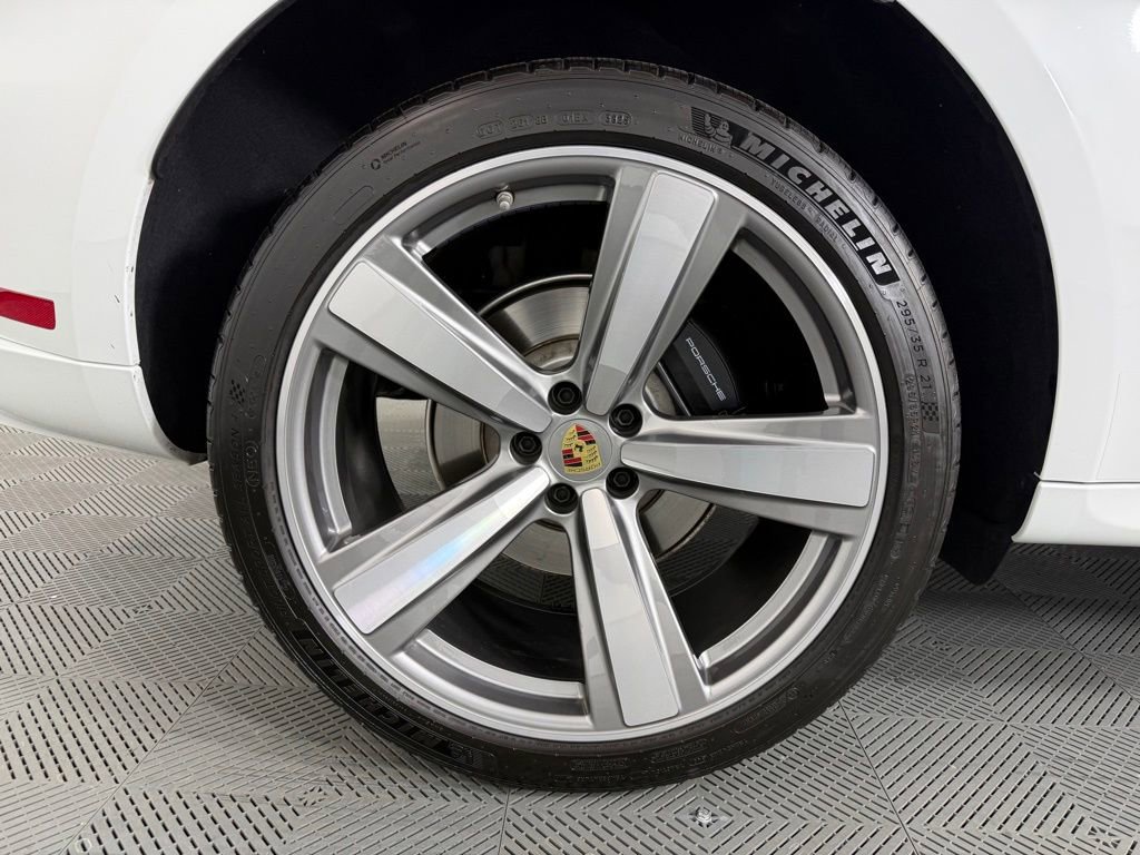 Certified 2026 Porsche Macan Turbo image 13