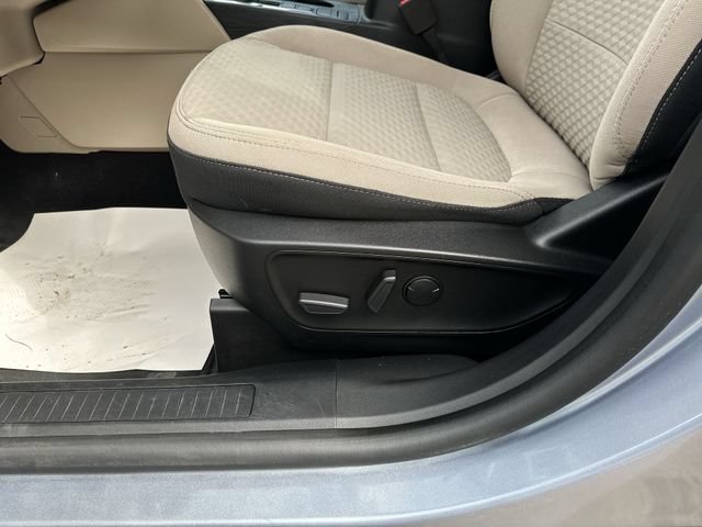 Used 2022 Ford Escape SE w/ SE Sport Appearance Package AWD/4WD image 16