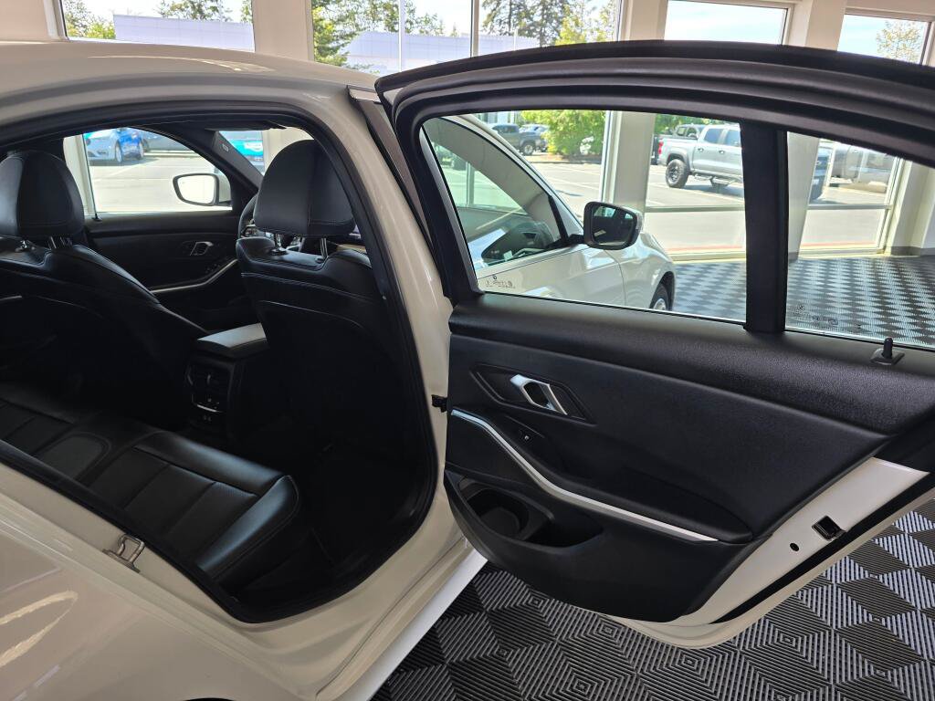 Used 2025 BMW 330i Sedan RWD image 37