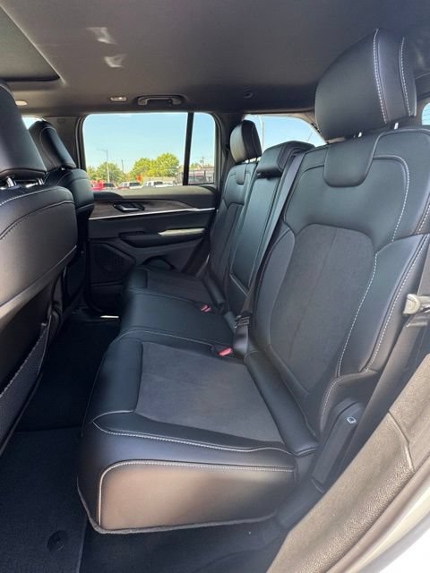 New 2027 Jeep Grand Cherokee Altitude AWD/4WD image 12