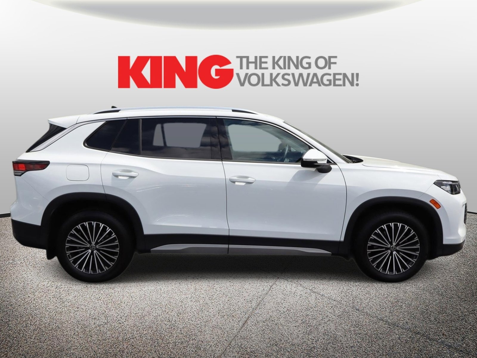 Certified 2025 Volkswagen Tiguan S w/ 18" Wheel Package image 2