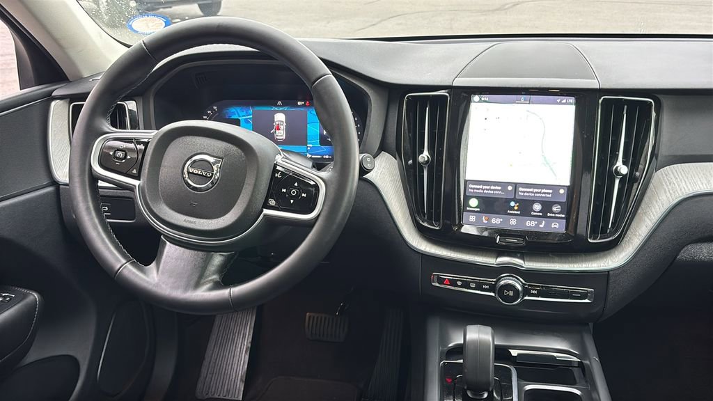Certified 2025 Volvo XC60 B5 Plus AWD/4WD image 7