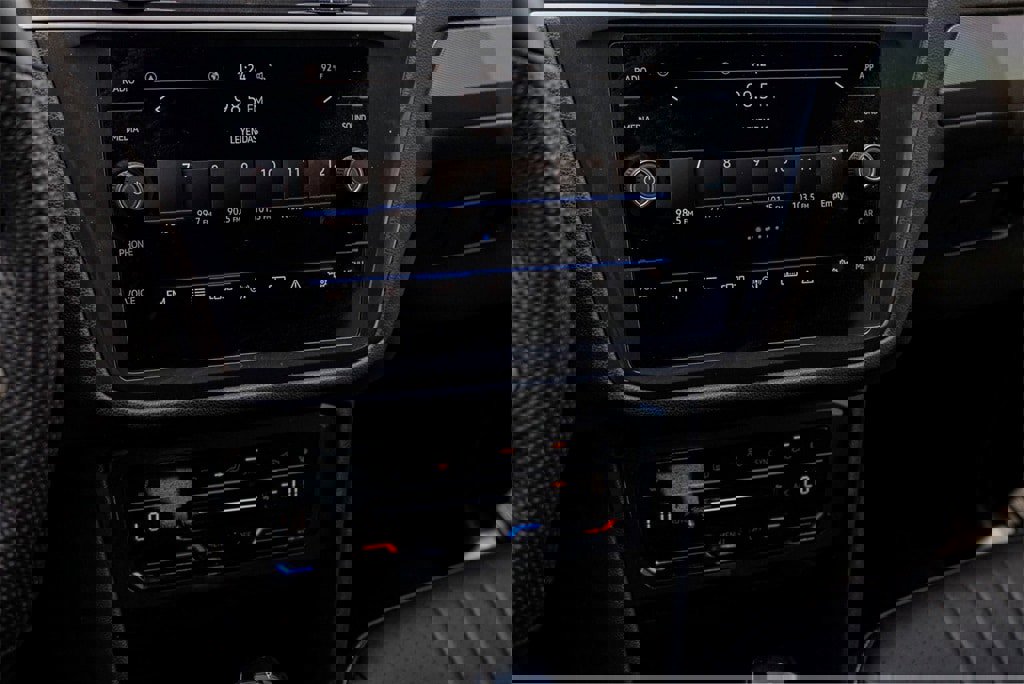 New 2024 Volkswagen Tiguan SE R-Line image 11