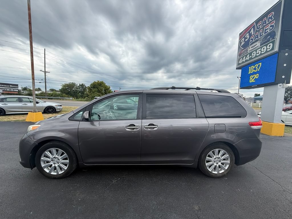 Used 2014 Toyota Sienna XLE w/ XLE Premium Package FWD image 7