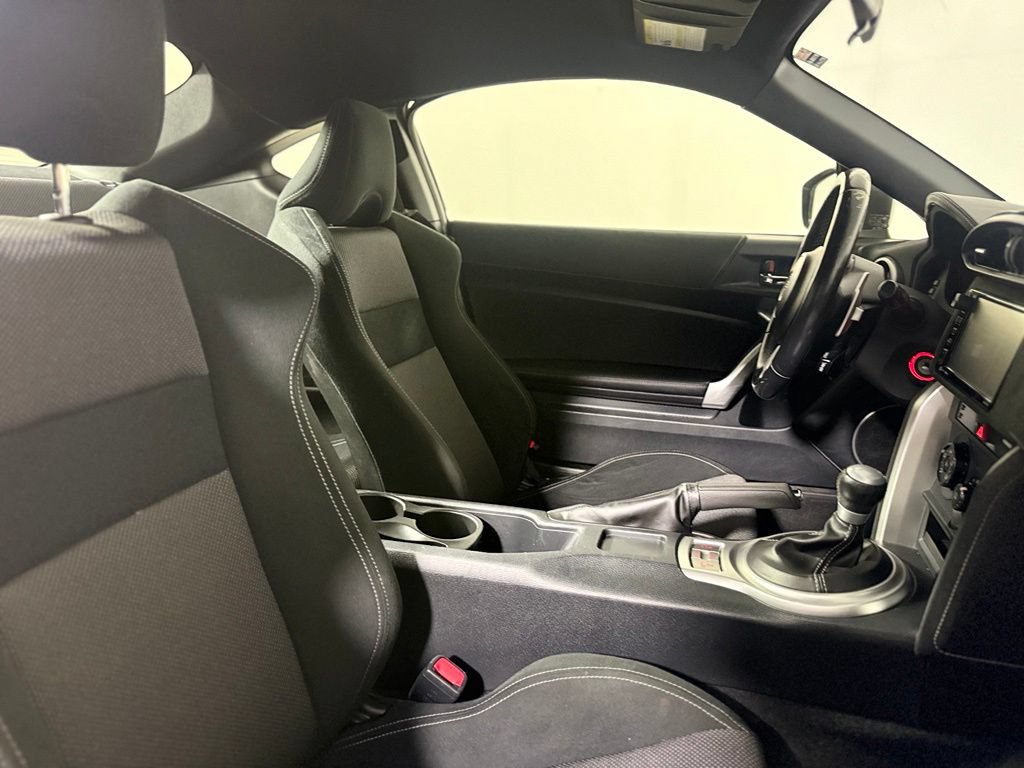 Used 2017 Toyota 86 RWD image 24