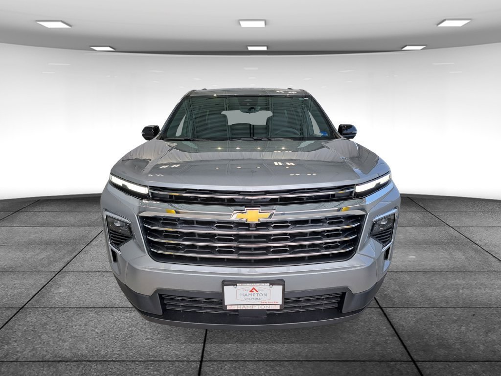 New 2027 Chevrolet Traverse LT w/ Driver Confidence Package FWD image 2