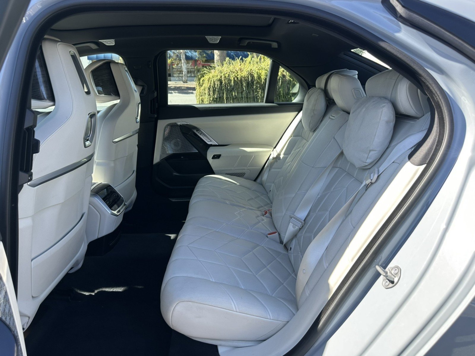 Used 2023 BMW 760i xDrive w/ Luxury Rear Seating Package AWD/4WD image 23