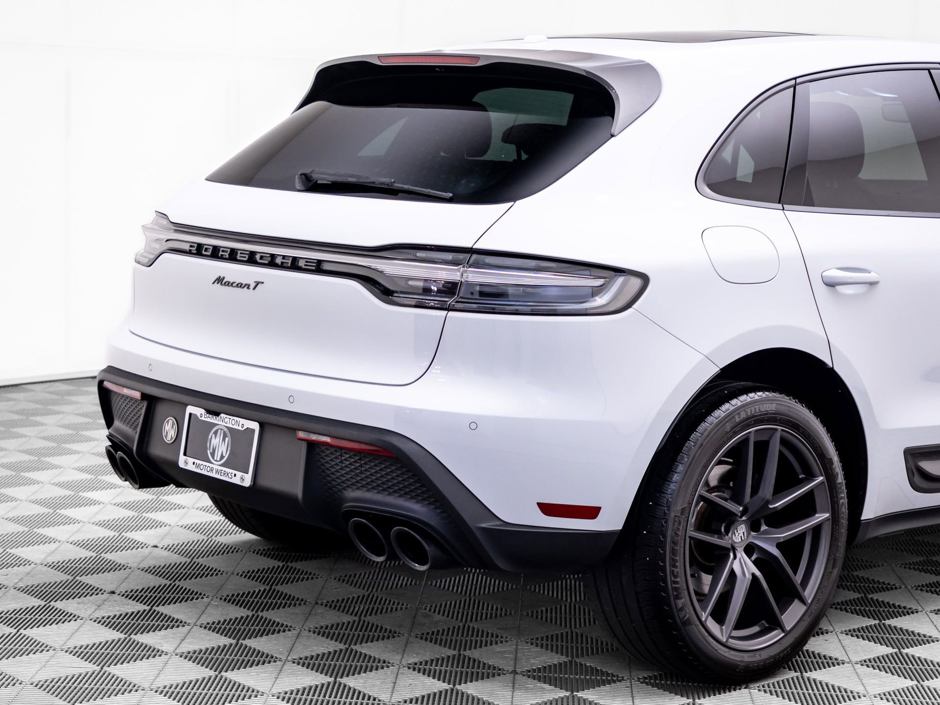 Certified 2023 Porsche Macan Turbo image 33