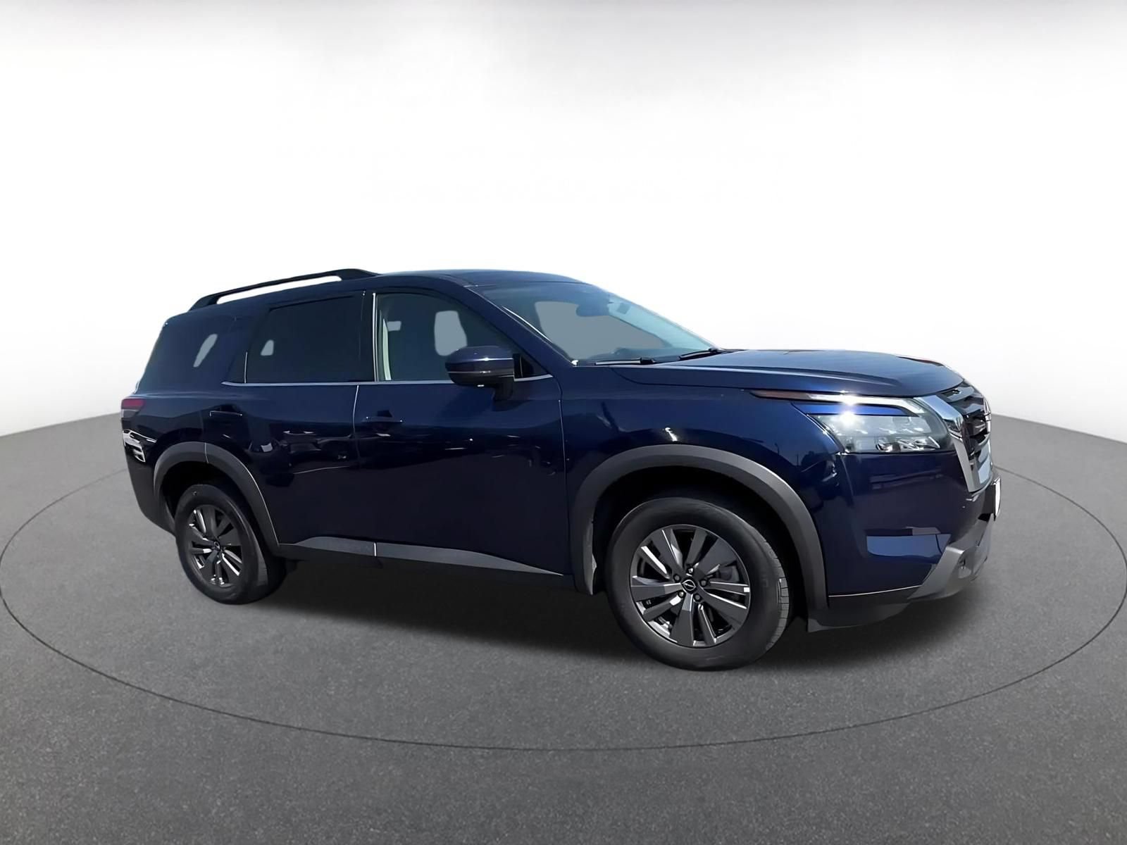 Used 2025 Nissan Pathfinder SV AWD/4WD image 2
