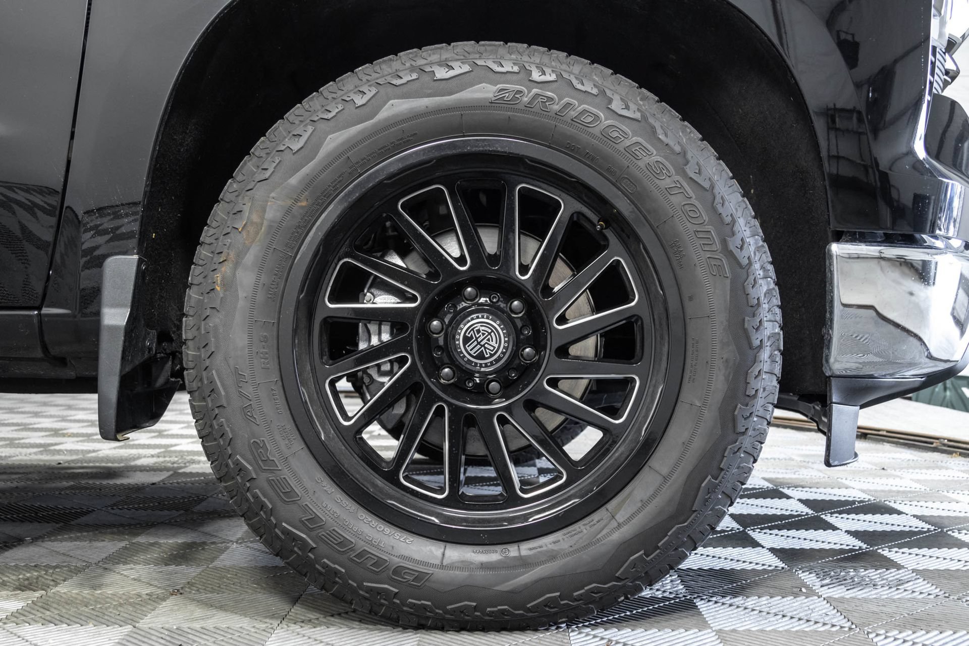 Used 2024 Chevrolet Silverado 1500 LT AWD/4WD image 42